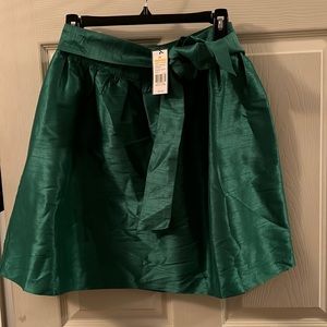 Green full skirt with tie and pockets.
